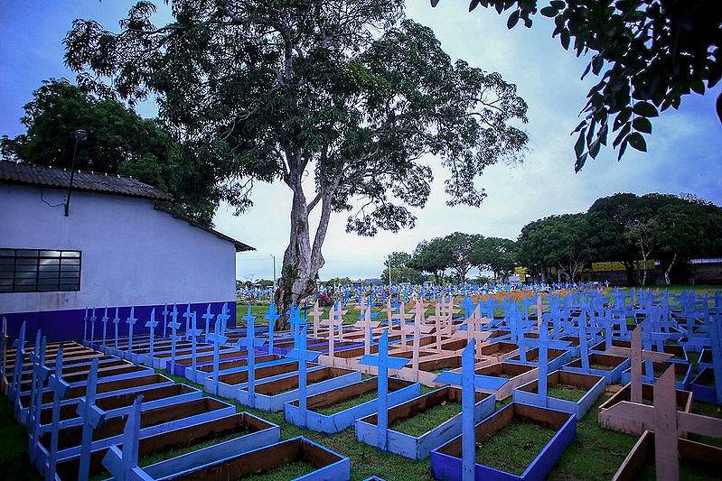 Novos caixilhos do Cemitério Nossa Senhora Aparecida