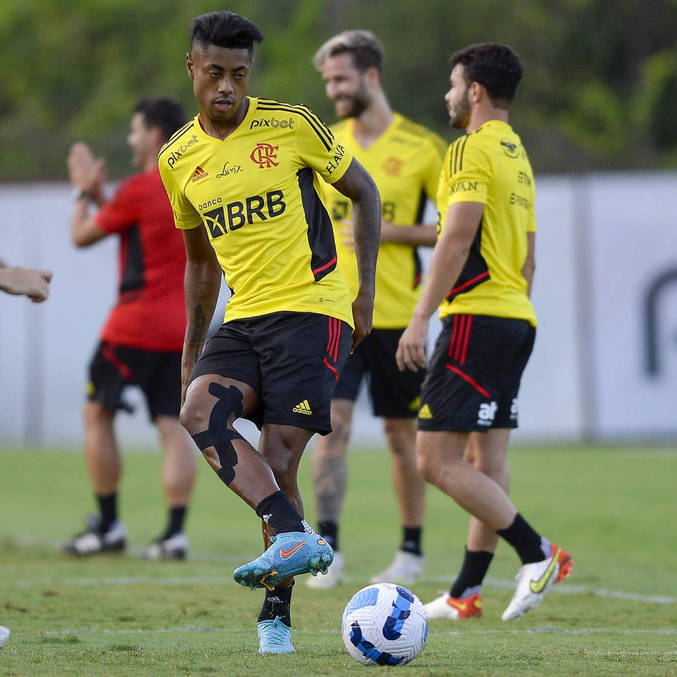 bruno-henrique-treinando-chile-foto-marcelo-cortes-flamengo