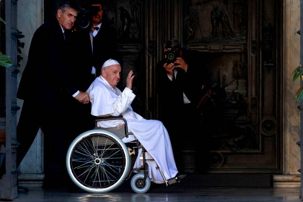 Papa-Franciso-Cadeira-Rodas-foto-Alessandra-Benedetti-Corbis-Getty-Images