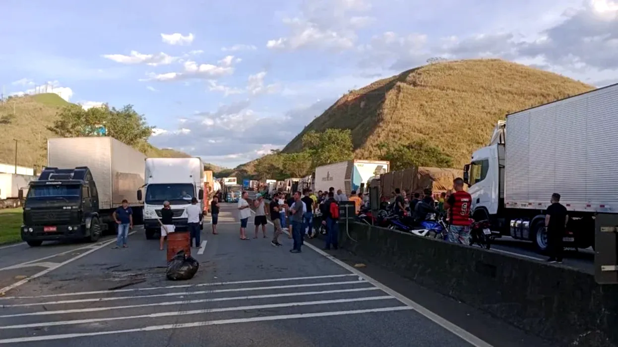 caminhoneiros-paralisacao-reproducao-twitter