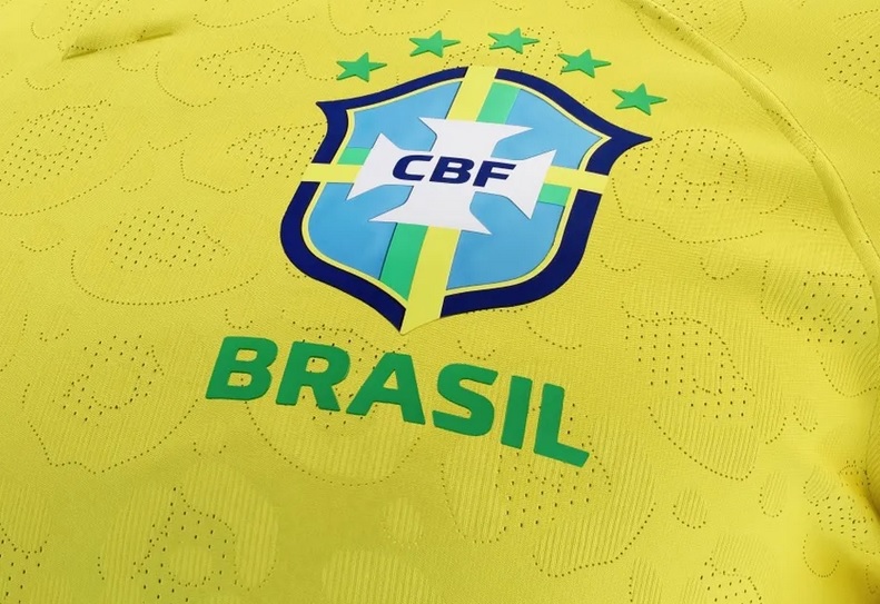 24-11-22 Brasil estreia com novo uniforme