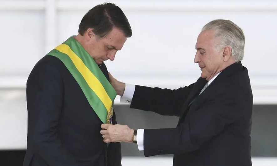 17-12-22 Faixa presidencial tem ouro