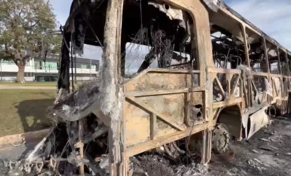 onibus-queimado-em-brasilia-13dez22_reproducao