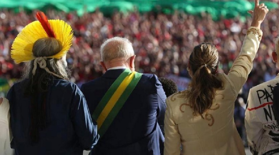 8-1-23 Governos estrangeiros blindam Lula