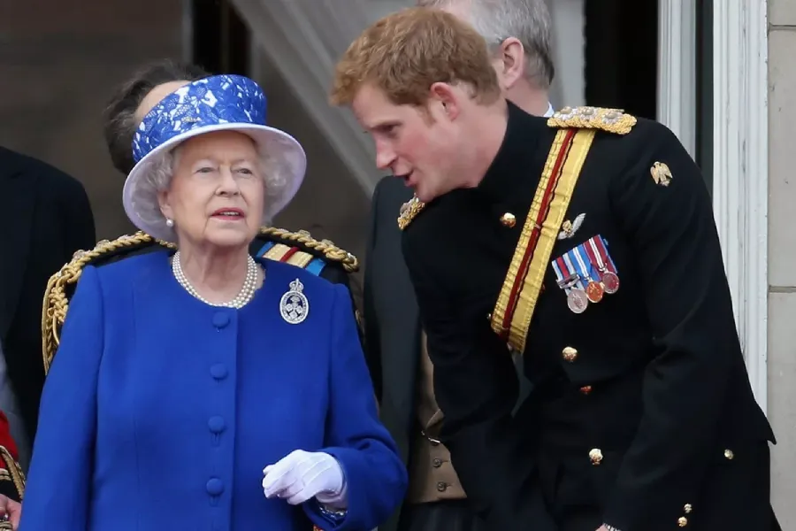 elizabeth-ii-e-principe-harry-foto-chris-jackson-getty-images