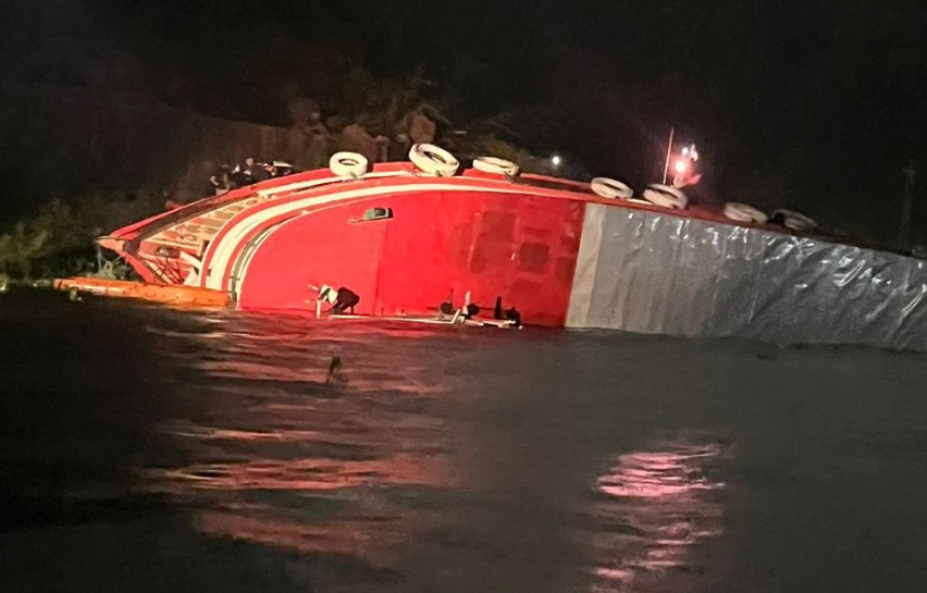3-2-23 Bombeiros resgatam passageiros de barco