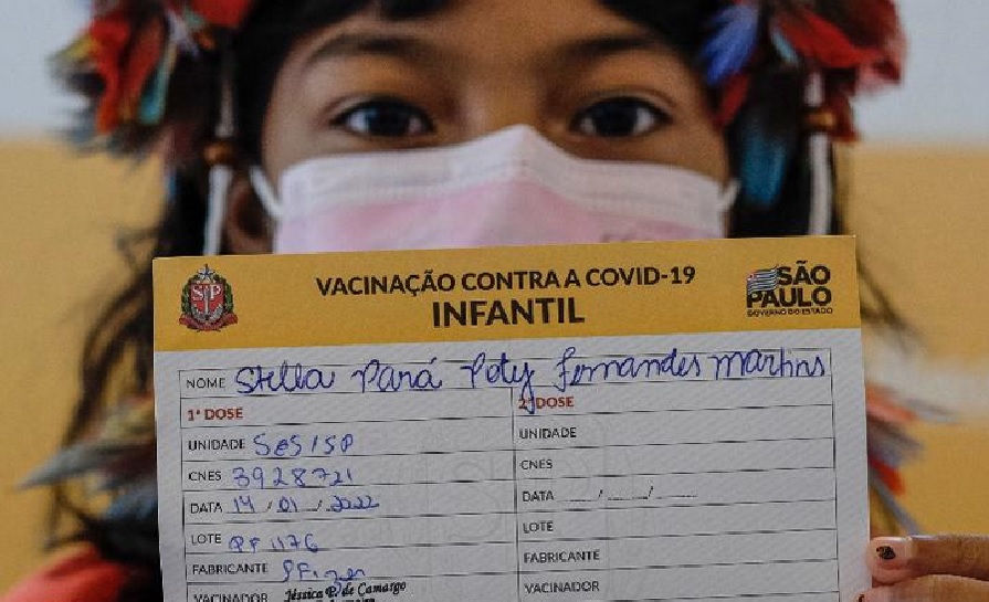 6-5-23 Uma das prmeiras crianças vacinadas em SP
