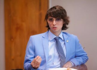 Amom assume titularidade na comissão de Saúde para ampliar debate sobre tratamento do TEA e PCDs