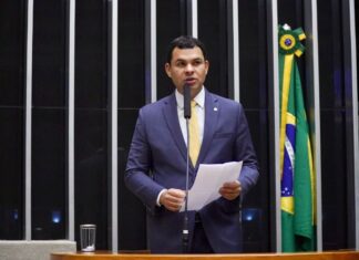 Deputado Saullo Vianna apresenta projeto que tipifica como crime alteração de imagens de mulheres por meio de IA
