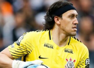 Cássio é ovacionado pela torcida do Corinthians após perder vaga de titular