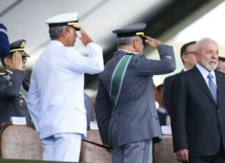 Com Lula, chefe do Exército fala em ‘compromisso com ideais democráticos’