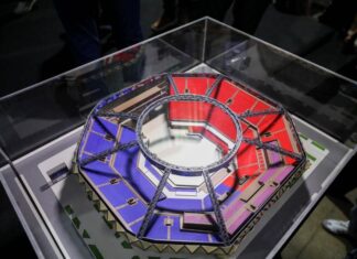 Na primeira noite do Festival, Wilson Lima apresenta proposta do novo Bumbódromo de Parintins