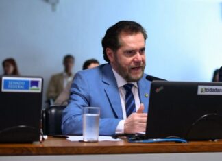 Plínio Valério vota contra projeto que legaliza jogos de azar e cassinos no Brasil