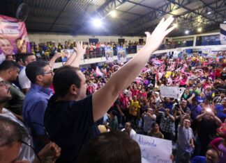 Mais de duas mil pessoas se reúnem para conhecer as propostas do pré-candidato Roberto Cidade