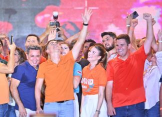 ‘David é o melhor para Manaus’, declaram Eduardo e Omar em convenção com 40 mil pessoas