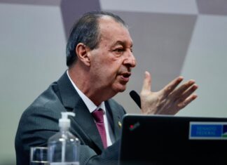 Omar defende concurso público automático para a Polícia Federal em caso de déficit de 5% do efetivo