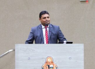 Caio André exibe vídeos que comprovam presença de líderes partidários durante instauração de CPIs