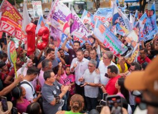 Caminhada do 13 toma as ruas da zona Oeste de Manaus
