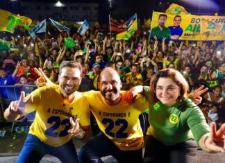 Eduardo Bolsonaro pede voto para Alberto Neto e destaca mudança e esperança em Manaus