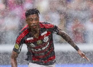 Flamengo é campeão da Supercopa após tomar conta do jogo contra o Botafogo