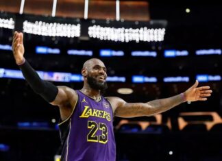 LeBron James dá show na NBA e narrador viraliza com reação pra lá de entusiasmada