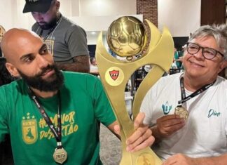 Taça do Campeonato Paraibano desmonta em festa do título; veja