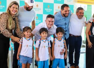 David Almeida entrega fardamento e material escolar para mais de 52 mil alunos da educação infantil