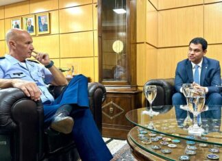 Saullo Vianna discute melhorias no aeroporto de Parintins com a Aeronáutica