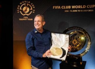 Flamengo recebe taça do Mundial de Clubes em seu museu na Gávea