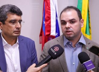 Após articulação de Roberto Cidade junto ao DNIT, balsa para porto provisório chega a Borba