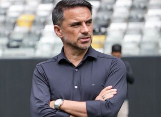 Diretor da CBF revela prazo para anunciar novo técnico da Seleção