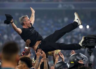 Técnico do PSG comemora título da Champions e faz homenagem para filha que morreu aos 9 anos