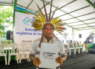 Com entrega de 210 títulos de terra, David Almeida reforça compromisso com moradia digna