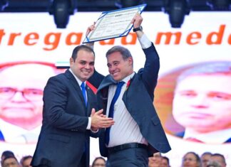 Roberto Cidade comanda Sessão Solene que outorgou honrarias a ministros do STF, STJ e jurista internacional