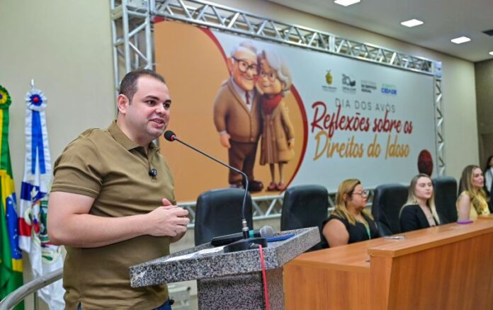 Presidente-Roberto-Cidade-reforca-compromisso-com-politicas-publicas-para-a-terceira-idade-Foto-Rodrigo-Brelaz