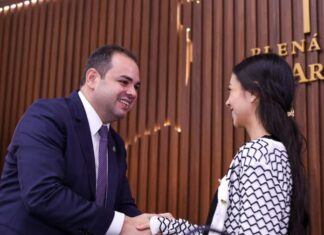 Roberto Cidade destaca papel da juventude na democracia, durante posse do Parlamento Jovem 2025