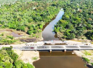 BR-319: Eduardo Braga anunciam liberação da ponte sobre o rio Curuçá para segunda-feira