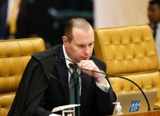 ‘Vossa Excelência sabe bem o que é estar aqui’, diz defesa de Bolsonaro a Zanin, ex-advogado de Lula