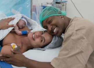 Nasce primeiro filho de Thiaguinho e Carol Peixinho: ‘Papai está radiante’