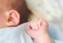 Morre bebê que chorou no próprio velório no Acre