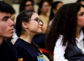 Atriz amazonense Aurora Laan brilha em série que expõe o drama do cyberbullying