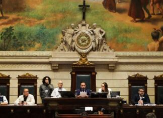 Vereadores do Rio de Janeiro ganham direito a vale-refeição de R$ 1,7 mil; saiba detalhes