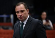 Mauro Cid tem tornozeleira eletrônica retirada após decisão do STF; entenda