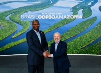 Qual é a altura do presidente de Moçambique, que gerou brincadeira com Lula na COP30?