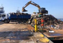 Prefeitura de Manaus realiza oitava operação de transbordo e reforça compromisso com a limpeza dos igarapés