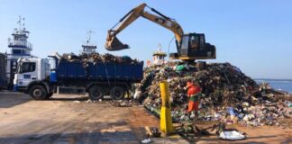 Prefeitura de Manaus realiza oitava operação de transbordo e reforça compromisso com a limpeza dos igarapés