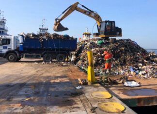 Prefeitura de Manaus realiza oitava operação de transbordo e reforça compromisso com a limpeza dos igarapés