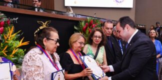 Roberto Cidade outorga a ‘Medalha de Mérito Hamilton Cidade’ para 93 servidores aposentados do Legislativo Estadual
