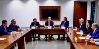 Omar Aziz reúne bancada do Amazonas no Congresso para definir emendas ao Orçamento Federal de 2026