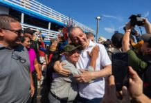 Omar Aziz reforça compromisso com o interior durante visita a Beruri